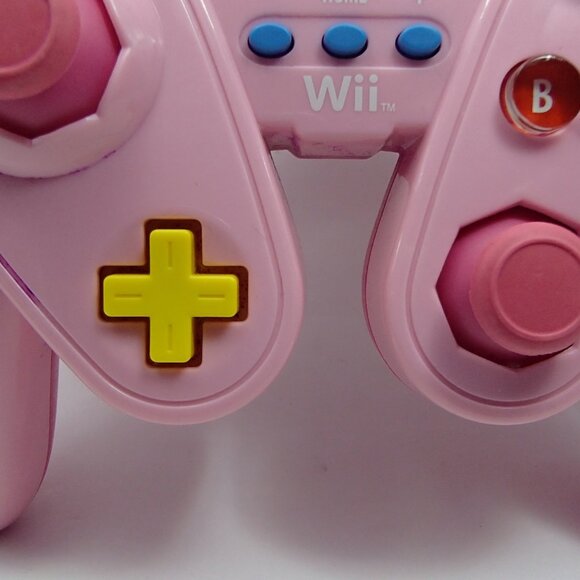 Nintendo Wii/Wii U Princess Peach wired fight pad controller - Picture 3 of 9